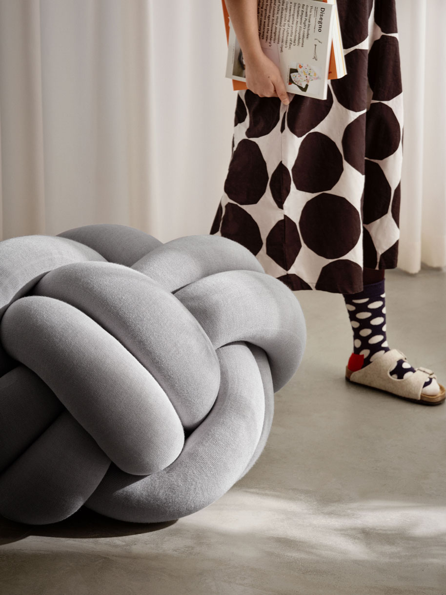 image3-2682-0200-KnotXLWhiteGrey